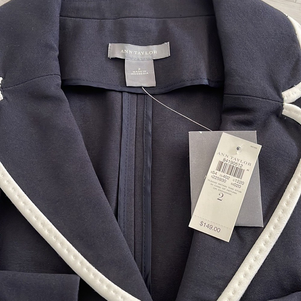 Ann Taylor Brand new with Tag jacket with Gold Buttons and 3/4 sleeve - Picture 2 of 5
